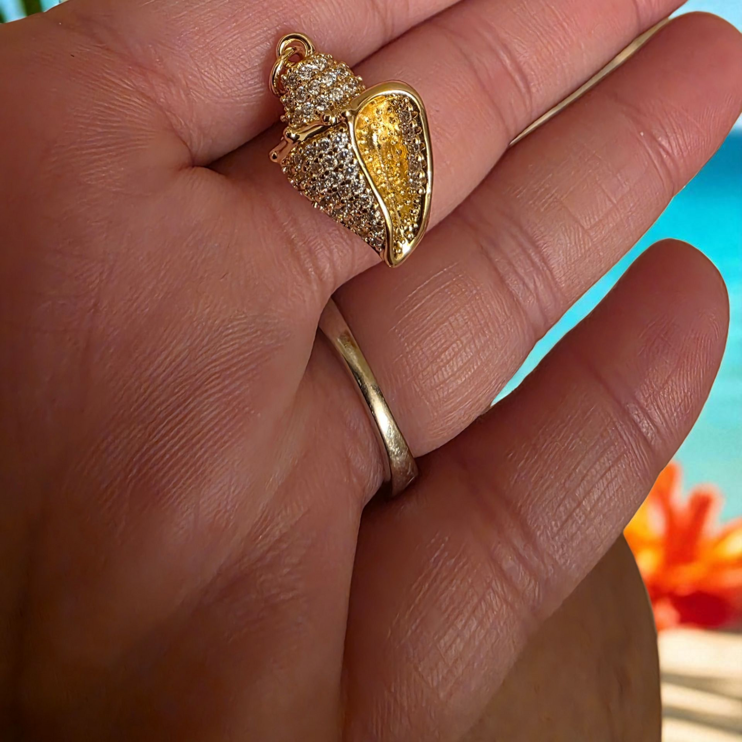 Diamond shell charm