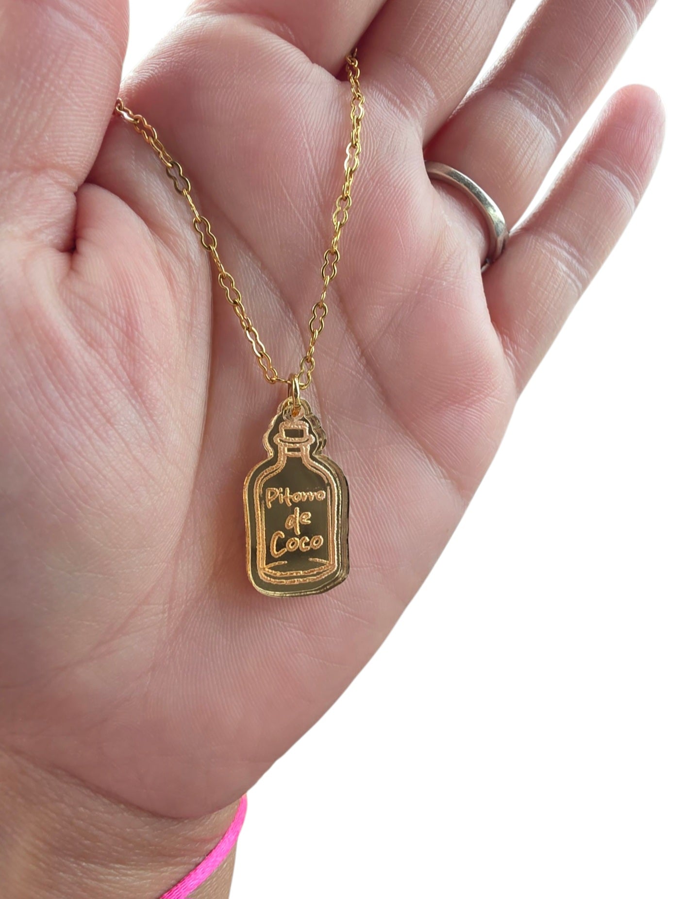 Pitorro De Coco Charm
