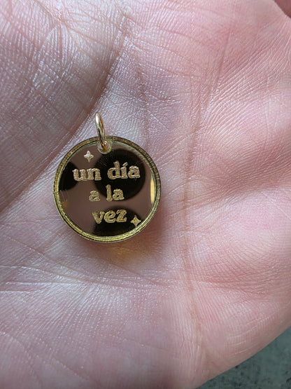 Un día a la vez charm